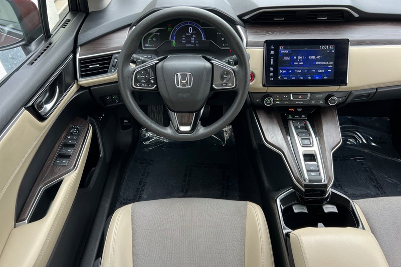 Honda Clarity Plug-In Hybrid Vehicle Full-screen Gallery Image 14