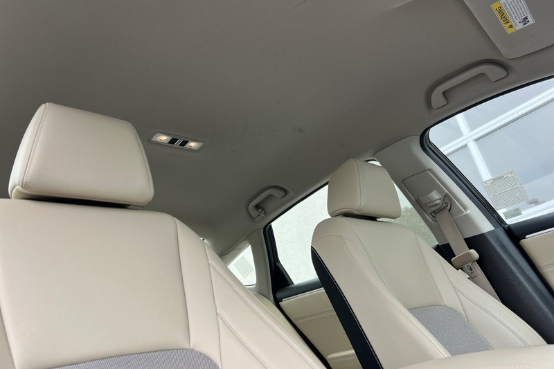 Honda Clarity Plug-In Hybrid Vehicle Full-screen Gallery Image 16