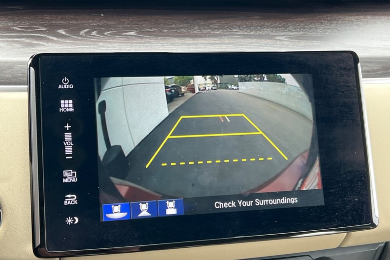 Honda Clarity Plug-In Hybrid Vehicle Full-screen Gallery Image 18