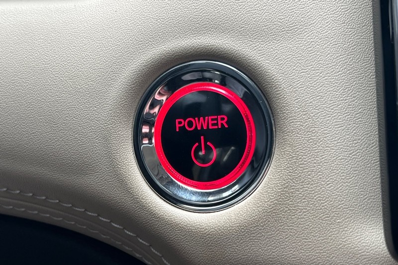 Honda Clarity Plug-In Hybrid Vehicle Full-screen Gallery Image 21