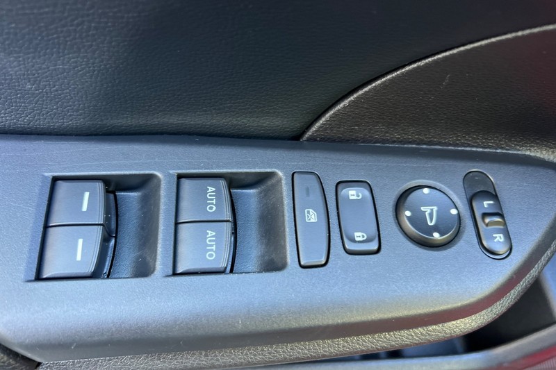 Honda Civic Hatchback Vehicle Full-screen Gallery Image 11