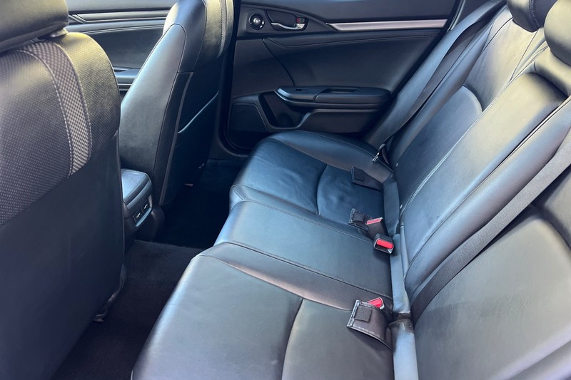 Honda Civic Hatchback Vehicle Full-screen Gallery Image 12