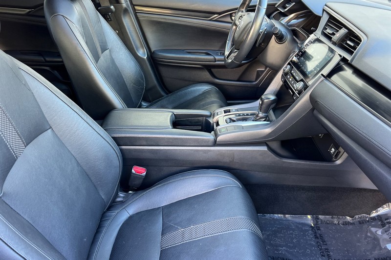 Honda Civic Hatchback Vehicle Full-screen Gallery Image 16