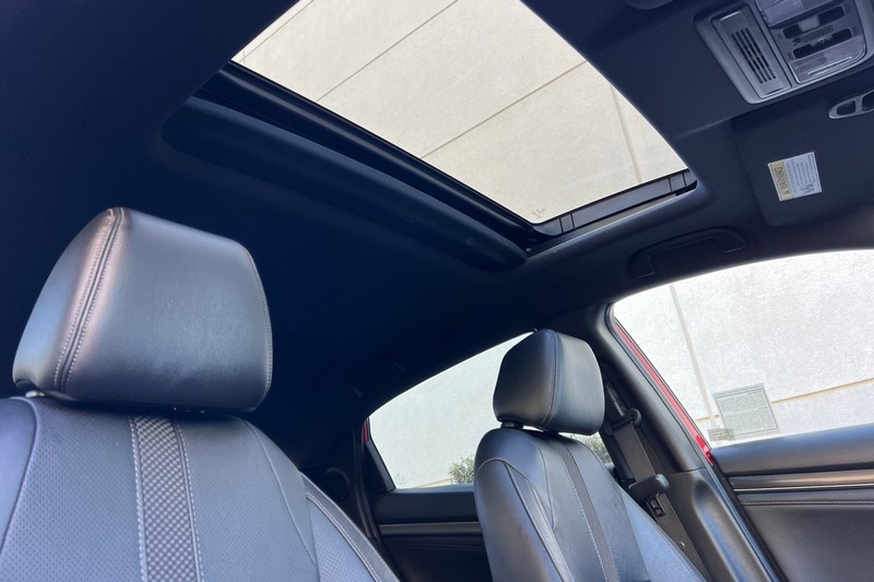 Honda Civic Hatchback Vehicle Full-screen Gallery Image 17