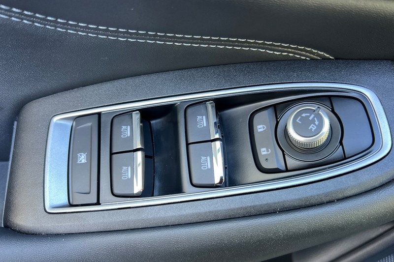 Subaru Outback Vehicle Full-screen Gallery Image 11