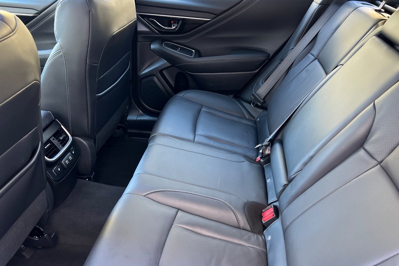 Subaru Outback Vehicle Full-screen Gallery Image 12