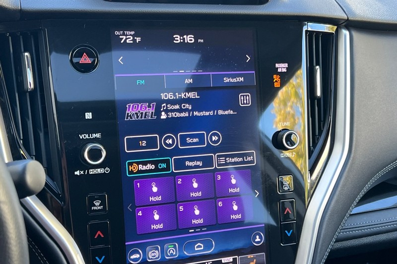 Subaru Outback Vehicle Full-screen Gallery Image 18