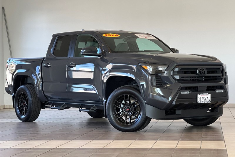 Toyota Tacoma 4WD Vehicle Full-screen Gallery Image 02