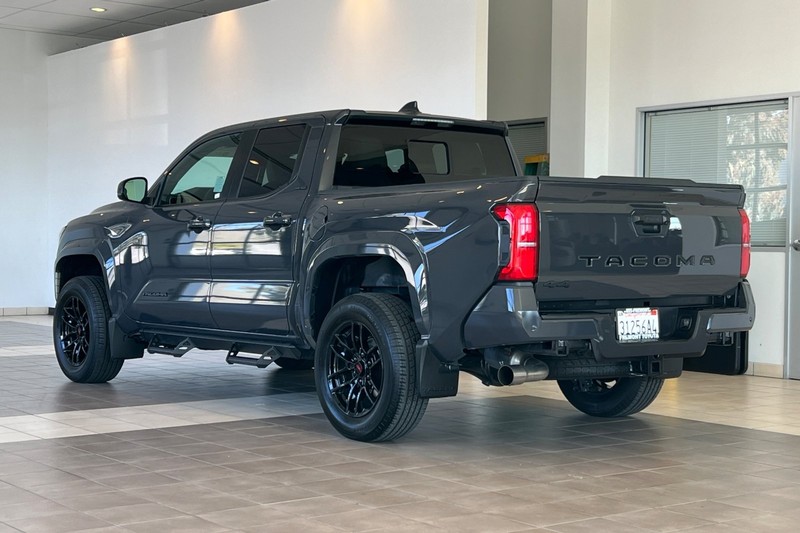 Toyota Tacoma 4WD Vehicle Full-screen Gallery Image 06