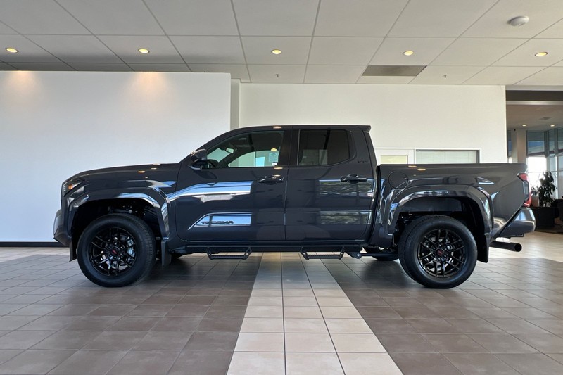 Toyota Tacoma 4WD Vehicle Full-screen Gallery Image 07