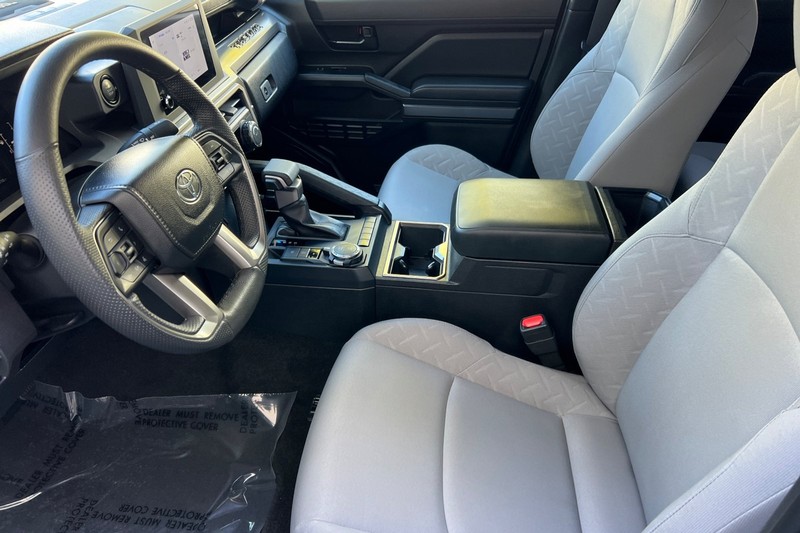 Toyota Tacoma 4WD Vehicle Full-screen Gallery Image 10