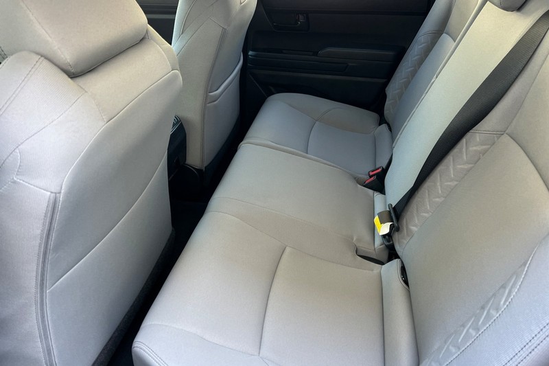 Toyota Tacoma 4WD Vehicle Full-screen Gallery Image 12