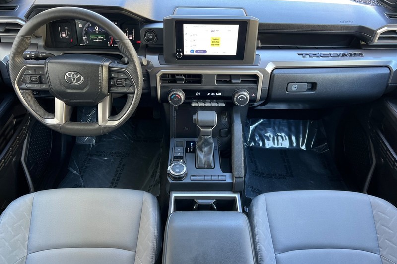 Toyota Tacoma 4WD Vehicle Full-screen Gallery Image 13