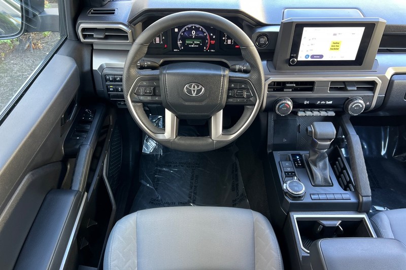 Toyota Tacoma 4WD Vehicle Full-screen Gallery Image 14
