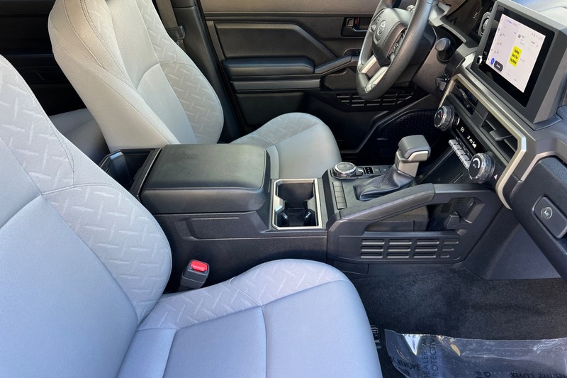 Toyota Tacoma 4WD Vehicle Full-screen Gallery Image 15