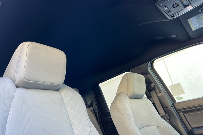 Toyota Tacoma 4WD Vehicle Full-screen Gallery Image 16