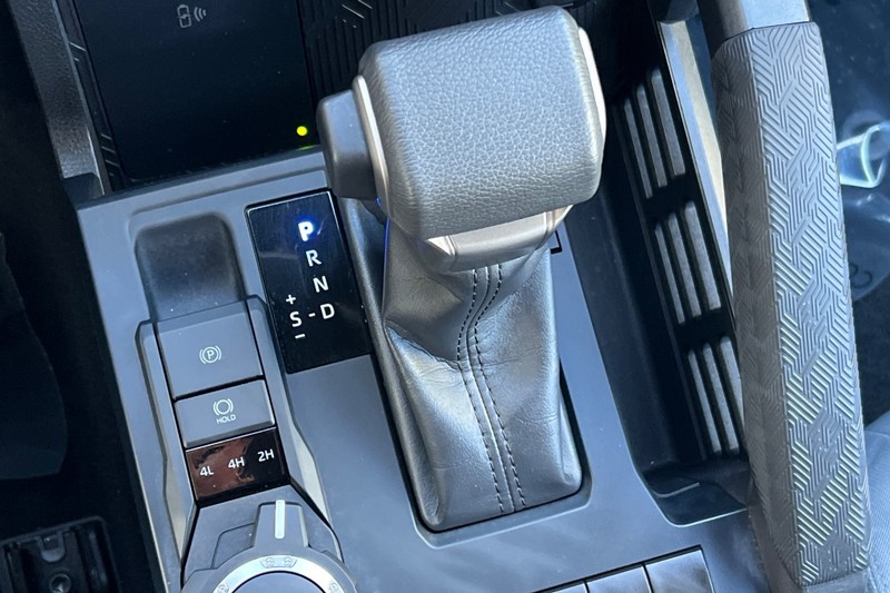 Toyota Tacoma 4WD Vehicle Full-screen Gallery Image 20