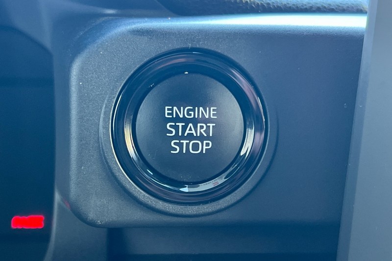 Toyota Tacoma 4WD Vehicle Full-screen Gallery Image 21