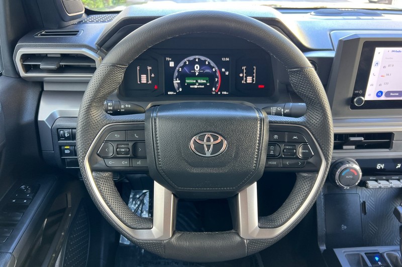 Toyota Tacoma 4WD Vehicle Full-screen Gallery Image 22