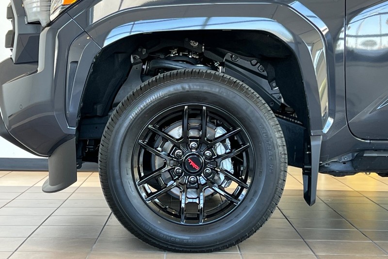 Toyota Tacoma 4WD Vehicle Full-screen Gallery Image 25