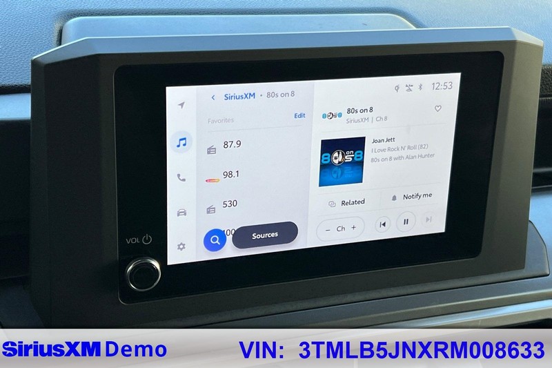 Toyota Tacoma 4WD Vehicle Full-screen Gallery Image 27