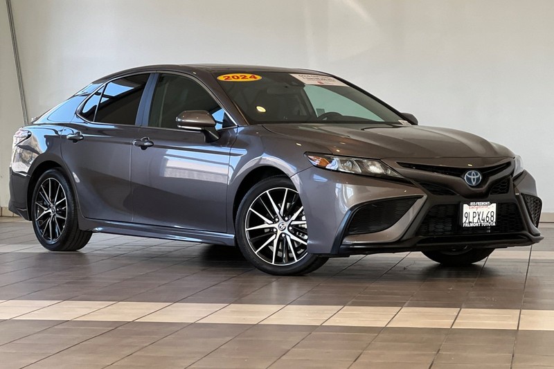 Toyota Camry Vehicle Full-screen Gallery Image 02