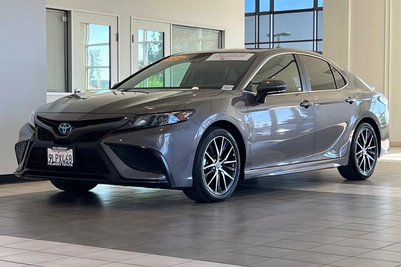 Toyota Camry Vehicle Full-screen Gallery Image 08