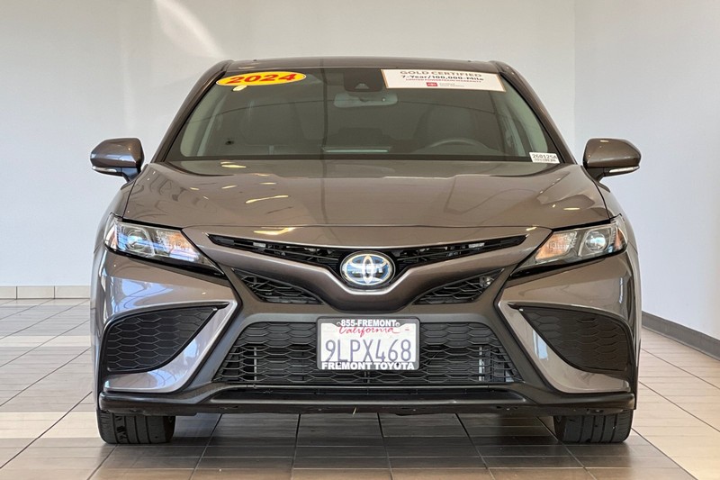 Toyota Camry Vehicle Full-screen Gallery Image 09