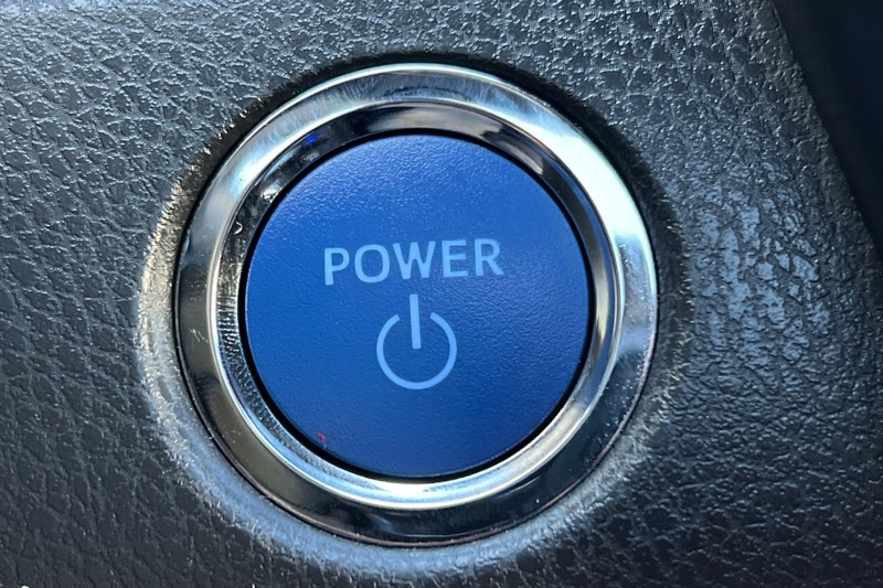 Toyota Camry Vehicle Full-screen Gallery Image 21