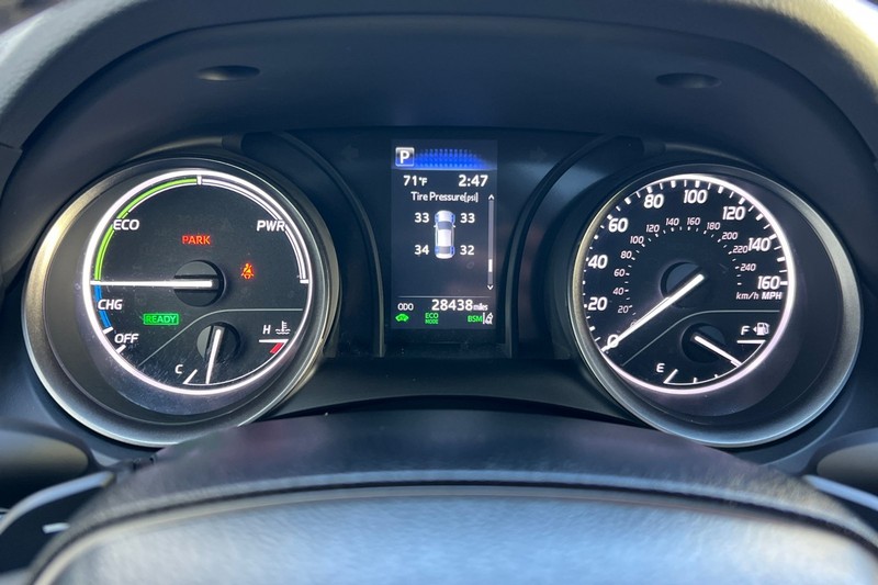 Toyota Camry Vehicle Full-screen Gallery Image 23