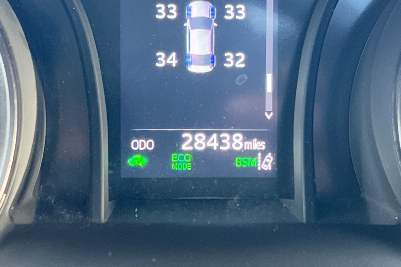 Toyota Camry Vehicle Full-screen Gallery Image 24