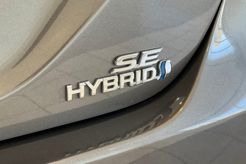 Toyota Camry Vehicle Full-screen Gallery Image 26