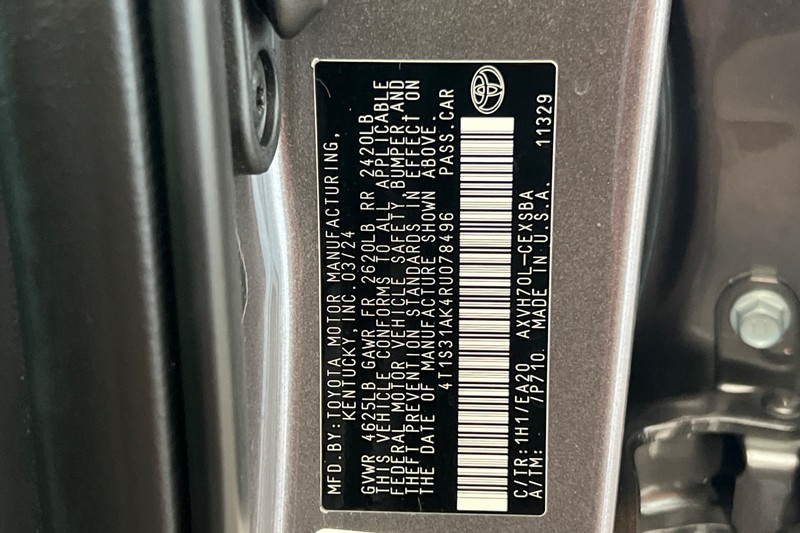 Toyota Camry Vehicle Full-screen Gallery Image 28