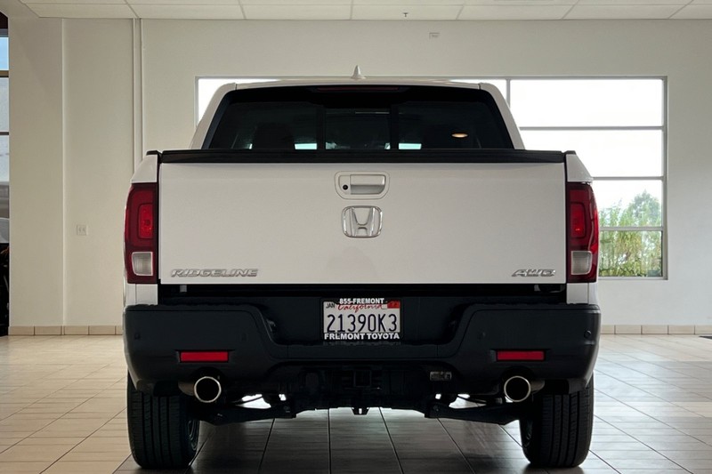 Honda Ridgeline Vehicle Full-screen Gallery Image 05