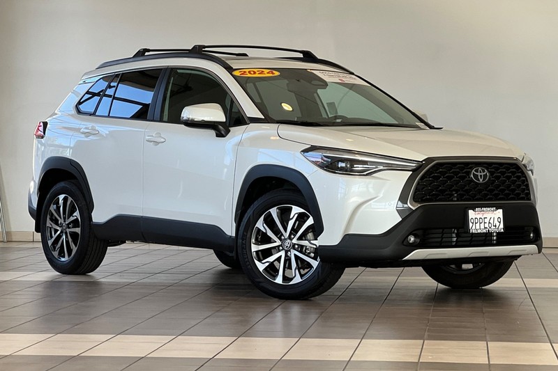 Toyota Corolla Cross Vehicle Full-screen Gallery Image 02