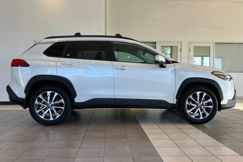 Toyota Corolla Cross Vehicle Full-screen Gallery Image 03