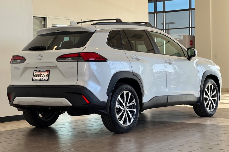 Toyota Corolla Cross Vehicle Full-screen Gallery Image 04