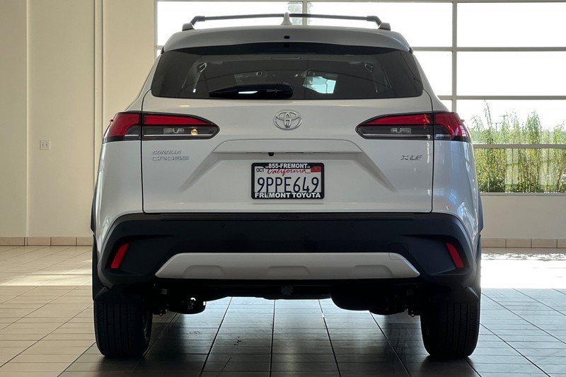 Toyota Corolla Cross Vehicle Full-screen Gallery Image 05