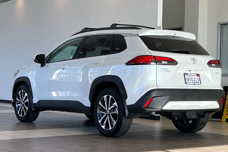 Toyota Corolla Cross Vehicle Full-screen Gallery Image 06