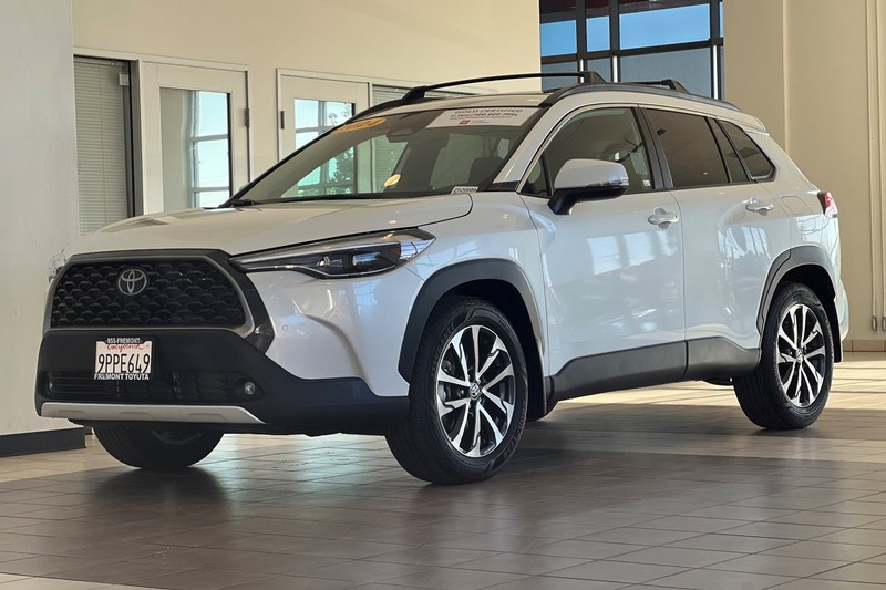 Toyota Corolla Cross Vehicle Full-screen Gallery Image 08