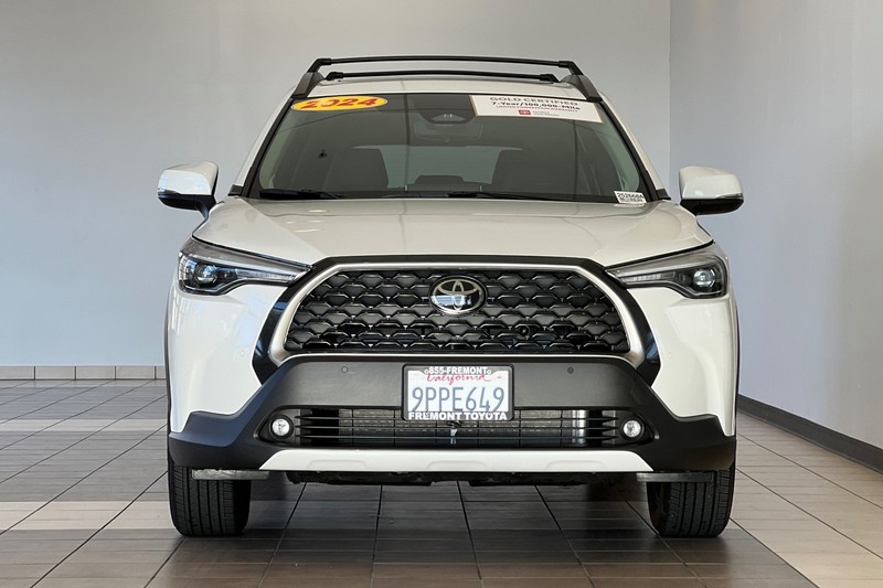 Toyota Corolla Cross Vehicle Full-screen Gallery Image 09