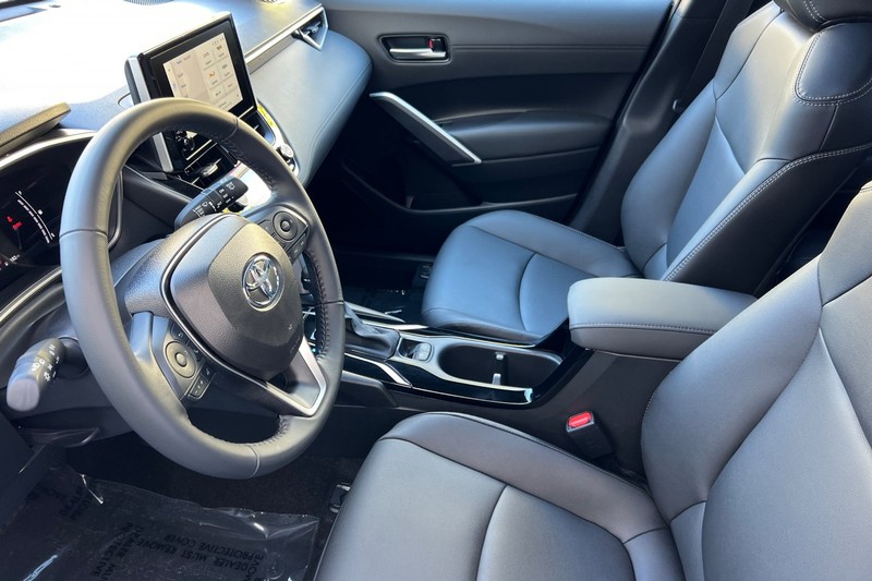 Toyota Corolla Cross Vehicle Full-screen Gallery Image 10