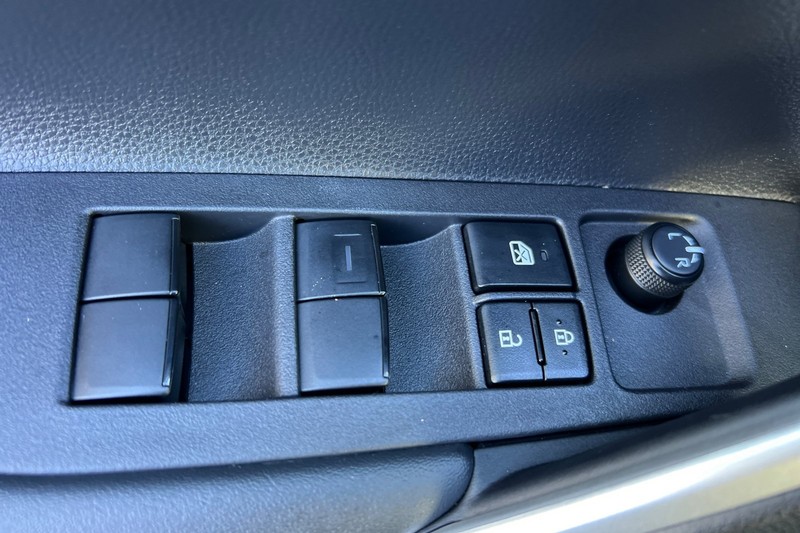 Toyota Corolla Cross Vehicle Full-screen Gallery Image 11