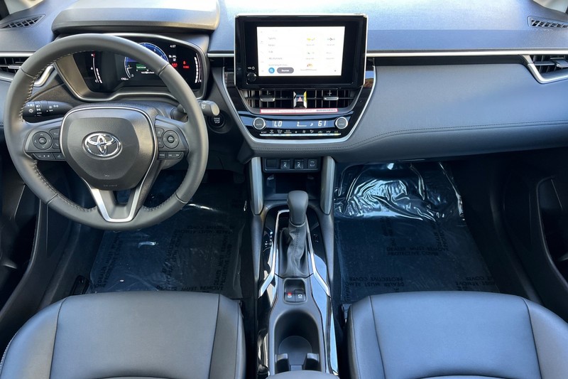 Toyota Corolla Cross Vehicle Full-screen Gallery Image 13