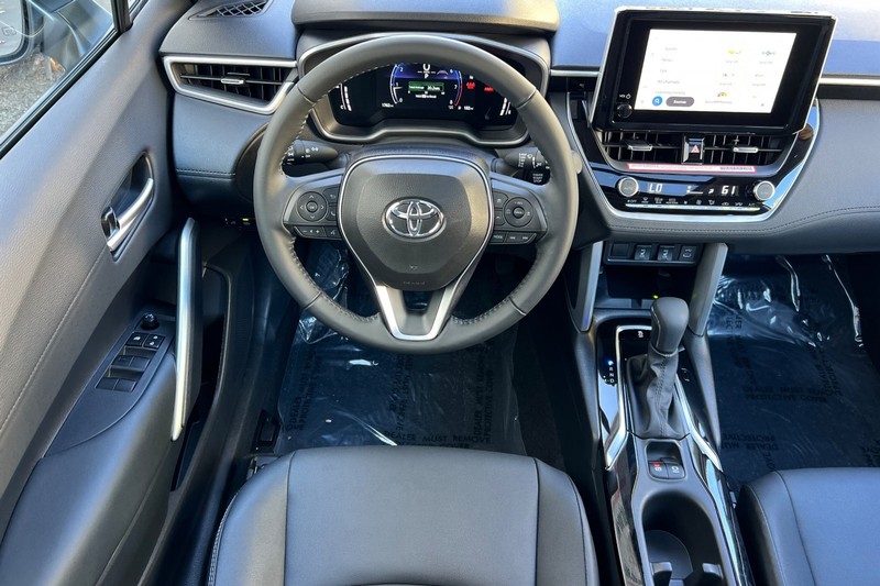 Toyota Corolla Cross Vehicle Full-screen Gallery Image 14