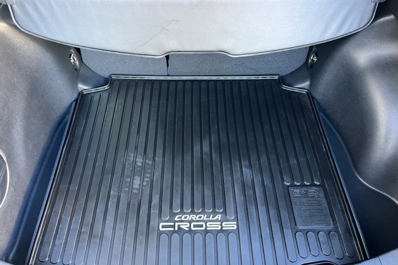 Toyota Corolla Cross Vehicle Full-screen Gallery Image 15