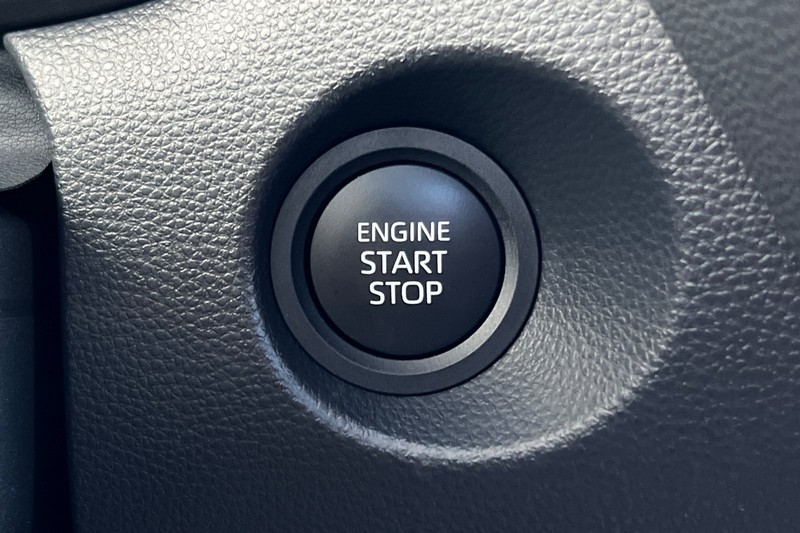 Toyota Corolla Cross Vehicle Full-screen Gallery Image 22