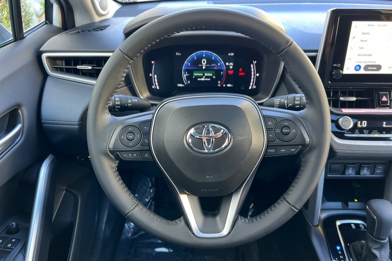 Toyota Corolla Cross Vehicle Full-screen Gallery Image 23