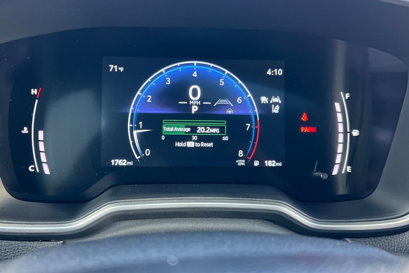 Toyota Corolla Cross Vehicle Full-screen Gallery Image 24