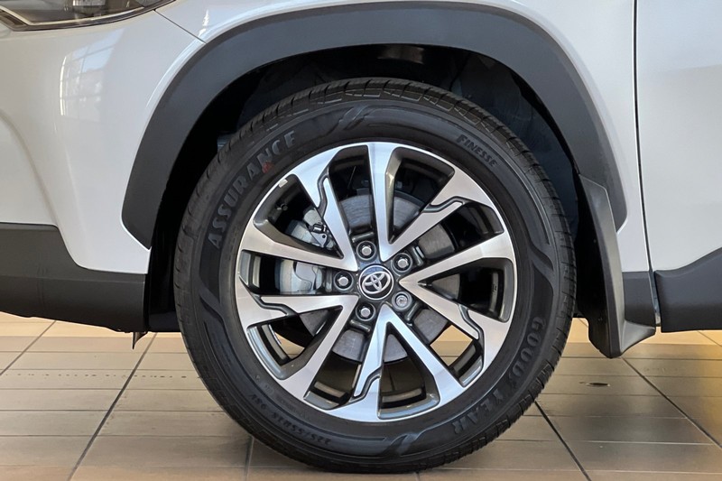 Toyota Corolla Cross Vehicle Full-screen Gallery Image 26